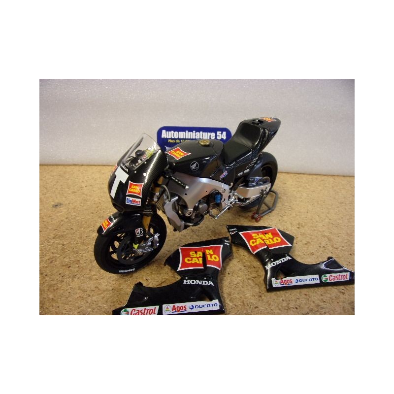 2011 Honda RC212V Test Bike Moto GP Marco Simoncelli 122111168 Minichamps