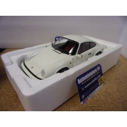 Porsche 911 Carrera 3.2 white 1983 100063024 Minichamps