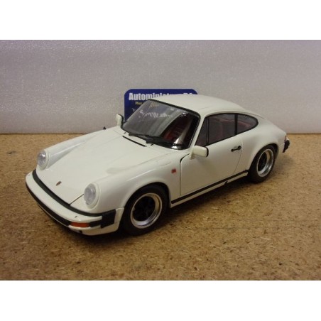 Porsche 911 Carrera 3.2 white 1983 100063024 Minichamps