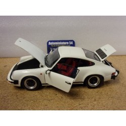 Porsche 911 Carrera 3.2 white 1983 100063024 Minichamps