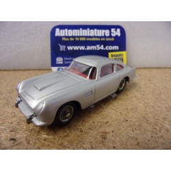 Aston Martin DB5 Silver James Bond + accessoires CORCRT26101s Corgi