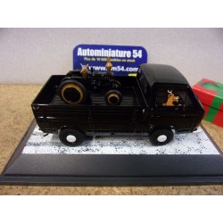 Volkswagen Combi T3a Pick Up "Christmas 2024" + Piccolo Bulldog 450376300 Schuco