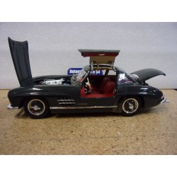 Mercedes Benz 300 SL Gullwing Grey 450045100 Schuco